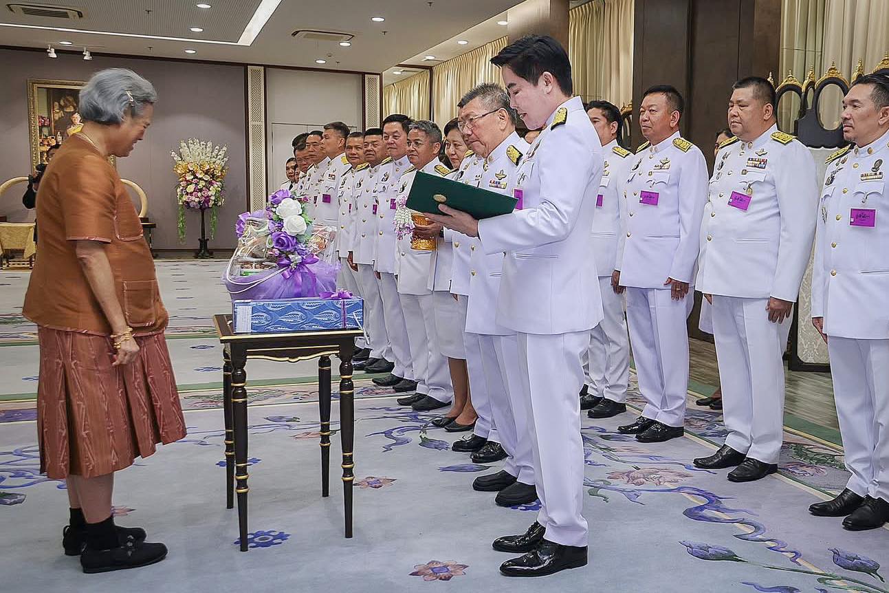 สมเด็จพระกนิษฐาธิราชเจ้า กรมสมเด็จพระเทพรัตนราชสุดา ฯ สยามบรมราชกุมารี เสด็จออก ณ วังสระปทุม พระราชทานพระราชวโรกาสให้ นายอิทธิ ศิริลัทธยากร รัฐมนตรีช่วยว่าการกระทรวงเกษตรและสหกรณ์ และนายอัครา พรหมเผ่า รัฐมนตรีช่วยว่าการกระทรวงเกษตรและสหกรณ์ นำคณะผู้บริหารกระทรวงเกษตรและสหกรณ์ เฝ้าทูลละอองพระบาท ทูลเกล้าทูลกระหม่อมถวายเงินรายได้จากการออกร้านงานกาชาด ประจำปี 2566 ของกระทรวงเกษตรและสหกรณ์ ในวันที่ 30 เมษายน 2568